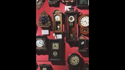 ఏ ఆకారంలో గడియారం ఇంట్లో ఉంటే సంపద పెరుగుతుందో తెలుసా?