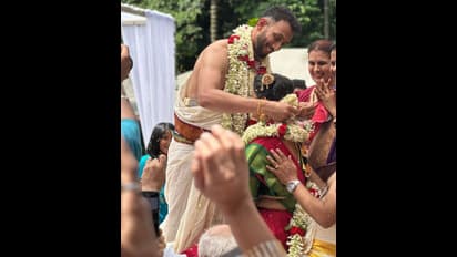 'ನನ್ನ ಹೆಂಡತಿಯಂತೂ....': ಮದುವೆಯ ಬೆನ್ನಲ್ಲೇ ರೊಮ್ಯಾಂಟಿಕ್‌ ಫೋಟೋ ಪೋಸ್ಟ್ ಮಾಡಿದ ಪ್ರಸಿದ್ಧ್ ಕೃಷ್ಣ..!