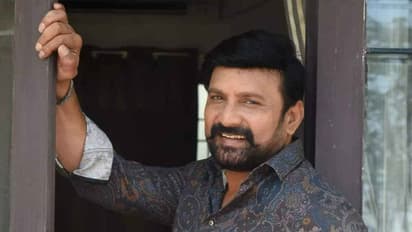 துணை இயக்குநரை சாதி வெறியோடு திட்டிய நடிகர் விக்னேஷ்! பகிரங்க மன்னிப்பு கேட்டார்!