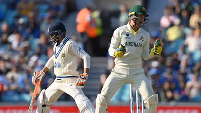 அடி மேல் அடி வாங்கி போராடி வரும் இந்தியா – 2ஆம் நாள் முடிவில் இந்தியா எடுத்தது 151 ரன்கள், 5 விக்கெட்!