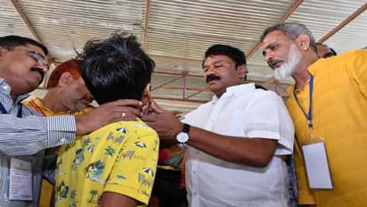 హైద్రాబాద్లో చేపమందు పంపిణీ ప్రారంభించిన తలసాని: 32 కౌంటర్లు ఏర్పాటు