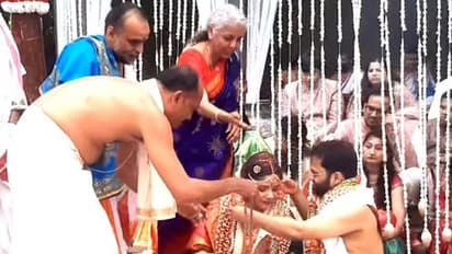 നിര്മലാ സീതാരാമന്റെ മകള് വിവാഹിതയായി, വരന് പ്രധാനമന്ത്രിയുടെ ഓഫിസിലെ പ്രധാനി