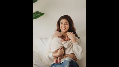 விக்கி - நயன் குழந்தைகள் இவ்வளவு பெருசா வளர்ந்துவிட்டார்களா? திருமண நாளில் வெளியான லேட்டஸ்ட் புகைப்படம்!