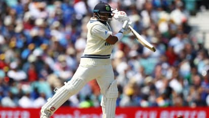 ரசிகர்களுக்கு கடவுளாக தெரிந்த ஷர்துல் தாக்கூர்: ஓவலில் 3 இன்னிங்ஸில் 3 அரைசதம்!