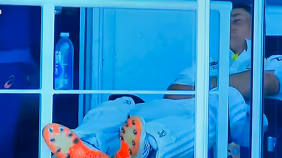 வார்னர் அவுட் ஆனது கூட தெரியாமல் தூங்கிய மார்னஷ் லபுஷேன்!