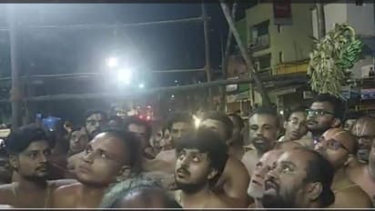 பிரசாதம் வழங்குவதில் வடகலை-தென்கலை இடையே மோதல் - காஞ்சிபுரம் கோயிலில் தள்ளுமுள்ளு.. மீண்டும் பரபரப்பு..