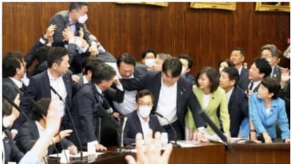 അഭയാര്ത്ഥി വിരുദ്ധ ബില്ലിനെ ചൊല്ലി ജാപ്പനീസ് പാര്ലമെന്റില് ഇടത് അംഗങ്ങളുടെ 'കൈയാങ്കളി' !