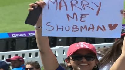 சுப்மன் கில்லை திருமணம் செய்து கொள்ள ஆசைப்பட்ட ரசிகை: ஓவலில் வைரலாகும் புகைப்படம்!