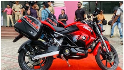 ഒച്ച ഉണ്ടാക്കാതെത്തി 'പച്ച'യായ പട്രോളിംഗിന് കേരളാ പൊലീസ്, വാങ്ങിയ ബൈക്കിന് 156 കിമി മൈലേജും!