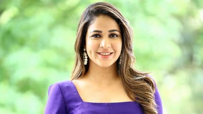 లావణ్య త్రిపాఠికి మెగా ఫ్యామిలీ కండీషన్స్? ఆ తర్వాతే ఎంగేజ్ మెంట్ జరిగిందా.!