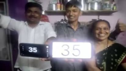 പത്താംക്ലാസ് പരീക്ഷയിൽ 35% മാർക്ക് നേടിയ മകന്റെ വിജയം ആഘോഷമാക്കി മാതാപിതാക്കൾ; കയ്യടിച്ച് സോഷ്യൽ മീഡിയ