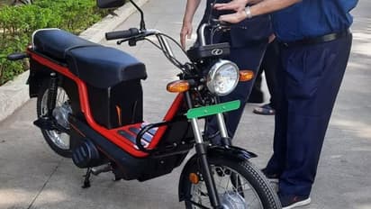 വരുന്നത് മോപ്പെഡുകളുടെ വേലിയേറ്റം, കൈനറ്റിക് ഇ-ലൂണയുടെ വിവരങ്ങള്‍ പുറത്ത്