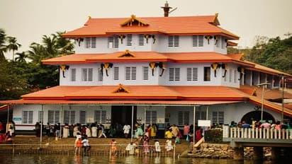 ಕೇರಳದ ಈ ದೇಗುಲಕ್ಕೆ ನಾಯಿಯೂ ಪ್ರವೇಶಿಸಬಹುದು, ಸಿಗೋದು ಮೀನಿನ ಪ್ರಸಾದ  