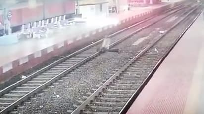 భార్యను హతమార్చి.. రెండేళ్ల కూతురును రైలు పట్టాలపై పడుకోబెట్టి.. దారుణం