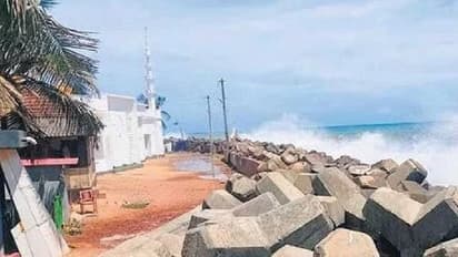 ಮುಂಗಾರು ಮಳೆ ಬೆನ್ನಲ್ಲೇ ಕರಾವಳಿಯಲ್ಲಿ ಕಡಲ್ಕೊರೆತ: ಮನೆ, ಅಂಗಡಿಗಳು ಸಮುದ್ರಪಾಲು