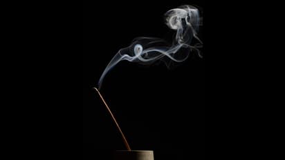 యాక్సిడెంట్ లో కుమారుడు మృతి.. ఆత్మను ఇంటికి తీసుకొచ్చేందుకు విచిత్ర పూజలు..