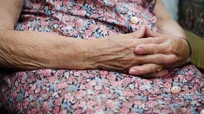 Crime News Today: 70 வயது அத்தையை கதற கதற பலாத்காரம் செய்த மருமகன்.. இறுதியில் என்ன நடந்தது தெரியுமா?