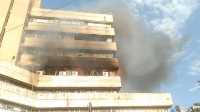 போபால் அரசு அலுவலகத்தில் மாபெரும் தீ விபத்து:  ராணுவ உதவியுடன் 15 மணிநேரம் நீடித்த தீயணைப்புப் பணிகள்