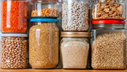 Vastu tips: வீட்டில் இந்த திசையில் மட்டும் தானியங்களை வைக்காதீங்க! ஆசீர்வாதங்கள் தடைப்படும்!