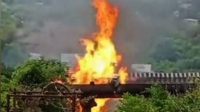 ಎಕ್ಸ್‌ಪ್ರೆಸ್‌ವೇ ಹೆದ್ದಾರಿಯಲ್ಲಿ ಕೆಮಿಕಲ್ ತುಂಬಿದ ಲಾರಿ ಸ್ಫೋಟ; ನಾಲ್ವರು ಮೃತ, ಮೂವರು ಗಂಭೀರ!