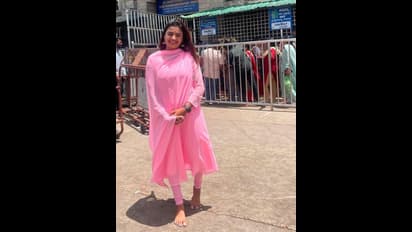 ಯಾಕೆ ಇಷ್ಟು ಚೆಂದ ನೀನು...ದೃಷ್ಟಿ ಬೊಟ್ಟು ಇಡಲೇನು?; ಸೋನು ಗೌಡ ಮೇಲೆ ನೆಟ್ಟಿಗರಿಗೆ ಫುಲ್ ಲವ್! 