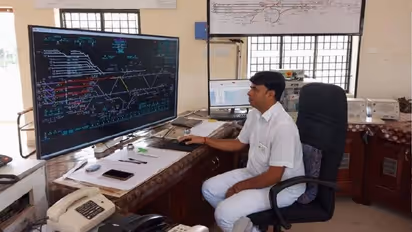 ரயில்வே ஸ்டேஷன் மாஸ்டருக்கு மாதச் சம்பளம் எவ்வளவு? மேலும் இத்தனை சலுகைகளா? முழுவிவரம் இதோ