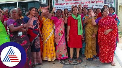 ಸ್ತ್ರೀಶಕ್ತಿ ಸಾಲಮನ್ನಾ ಮಾಡಲು ಒತ್ತಾಯ; ಸಾಲ ವಸೂಲಿಗೆ ಬರದಂತೆ ಬೋರ್ಡ್ ಹಾಕಿದ ಮಹಿಳೆಯರು!