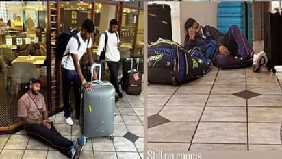 ரூம் கிடைக்காமல் 3 மணி நேரமாக காத்திருந்த இலங்கை வீரர்கள்!