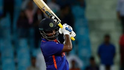 സഞ്ജുവിന്റെ മടങ്ങിവരവ് ആഘോഷമാക്കി ആരാധകർ; ബിസിസിഐക്കും താരത്തിനും കടുപ്പത്തില് ഉപദേശം