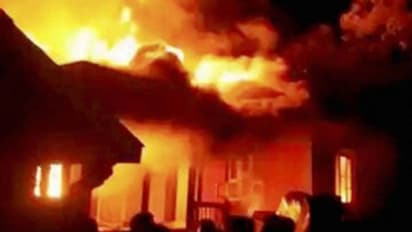 సాహితీ ఫార్మా ముందు మృతుల కుటుంబాల ధర్నా.. రూ.కోటి ఎక్స్ గ్రేషియా డిమాండ్...