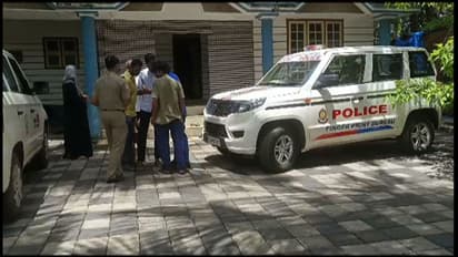 പ്രവാസിയുടെ വീട്ടില് മോഷണം; ആഭരണങ്ങളും പണവും കവർന്ന ശേഷം മുറ്റത്ത് നിർത്തിയിട്ടിരുന്ന സ്വിഫ്റ്റും മോഷ്ടിച്ചു