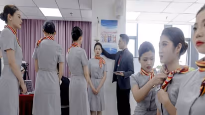 അമിതഭാരമായാൽ ഉടനടി ജോലിയിൽ നിന്നും സസ്പെൻഡ് ചെയ്യും, ചൈനീസ് എയർലൈൻസിനെതിരെ വ്യാപകപ്രതിഷേധം