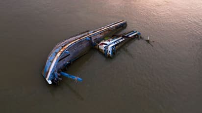 റോഡുകള്‍ മഴയില്‍ മുങ്ങി, വിവാഹ വേദിയിലേക്കുള്ള ബോട്ട് തകര്‍ന്നു; നൂറോളം ആളുകള്‍ക്ക് ദാരുണാന്ത്യം