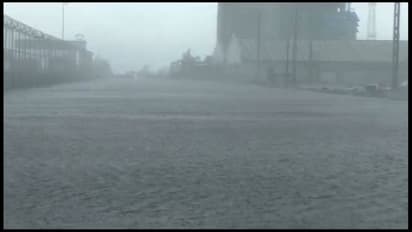 వర్షం వల్ల రోడ్డు కనిపించకపోవడంతో ఎడ్లబండిని ఢీకొన్న బైక్.. రైతు మృతి.. నిర్మల్ లో ఘటన