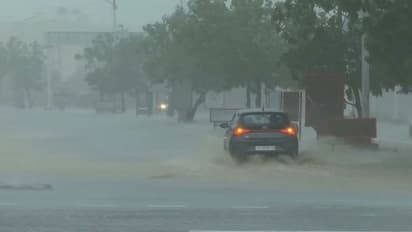 ബിപോർജോയ് ചുഴലിക്കാറ്റിൽ ഗുജറാത്തിൽ വീടുകൾ തകർന്നു, വ്യാപക നാശനഷ്ടം; വെള്ളപ്പൊക്കത്തിനും സാധ്യത
