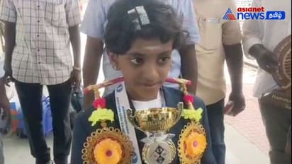 WATCH | உலக சதுரங்க சாம்பியன்ஷிப் - வெண்கல பதக்கம் வென்ற 3ம் வகுப்பு சிறுமிக்கு உற்சாக வரவேற்பு!