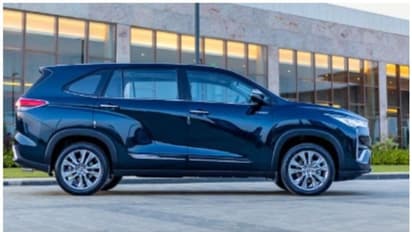 വമ്പൻ മൈലേജും മികച്ച ഫീച്ചറുകളും, പക്ഷേ തൊട്ടാല് പൊള്ളും മാരുതിയുടെ ഇന്നോവ!