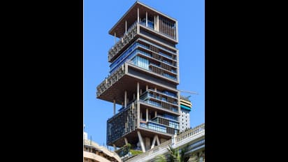 ಅಂಬಾನಿಯ 15000 ಕೋಟಿ ಬೆಲೆಯ ಬಂಗಲೆ ಅಂಟಿಲಿಯಾ ಮಳೆಗೆ ಸೋರ್ತಿದ್ಯಾ?