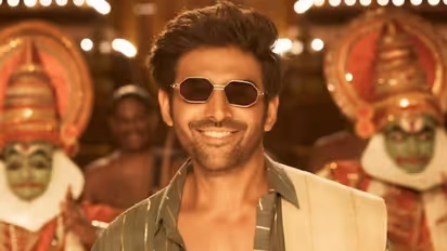 How did Kartik Aaryan react after a female fan proposed to him? Here's what we know