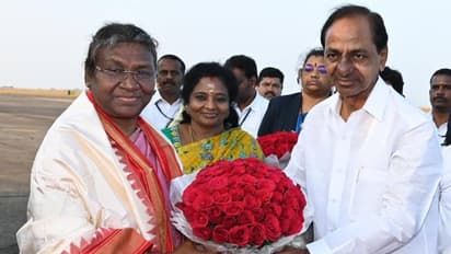 హైదరాబాద్కు చేరుకున్న రాష్ట్రపతి ద్రౌపది ముర్ము .. స్వాగతం పలికిన తమిళిసై , కేసీఆర్