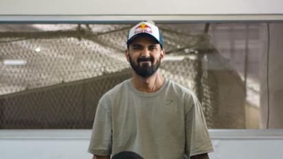 വേദന കടിച്ചമര്ത്തി കെ എല് രാഹുല്, തിരിച്ചുവരവിന് തീവ്ര ശ്രമം; ചിത്രങ്ങള് കരയിക്കും