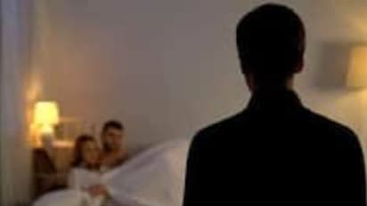 వివాహేతర సంబంధం : భార్యపై అనుమానం.. అత్తను కత్తితో నరికి చంపిన అల్లుడు...