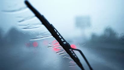 പെരുമഴയത്ത് വൈപ്പറില്ലാതെ കെഎസ്ആര്ടിസി സ്വിഫ്റ്റ് ഓടിയത് 104 കിലോമീറ്റർ!