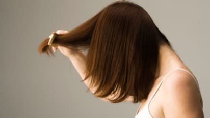 തലമുടി കൊഴിയുന്നുണ്ടോ? ഡയറ്റില്‍ ഉള്‍പ്പെടുത്താം ഈ മൂന്ന് വിറ്റാമിനുകൾ അടങ്ങിയ ഭക്ഷണങ്ങൾ...