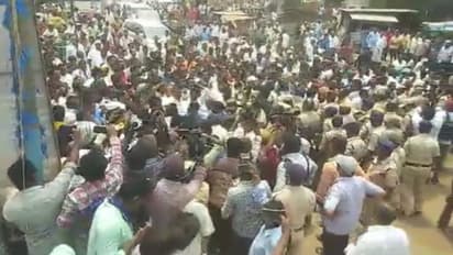 బాపట్ల జిల్లాలో బాలుడి సజీవ దహనం.. న్యాయం చేయాలని నిరసనలు.. వైసీపీ ఎంపీకి నిరసన సెగ.. తీవ్ర ఉద్రిక్తత..