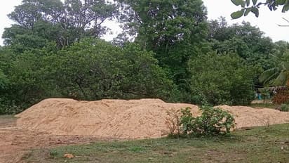 ಶಿವಮೊಗ್ಗ: ಅಕ್ರಮ ಮರಳು ಅಡ್ಡೆಗಳ ಮೇಲೆ ದಾಳಿ