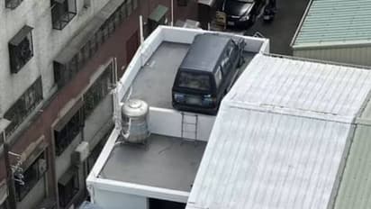 പാർക്കിംഗ് ഫൈൻ ഒഴിവാക്കാൻ വീടിനു മുകളിൽ വാന്‍ പാർക്ക് ചെയ്ത് യുവാവ്, പിന്നാലെ പരാതിയും ബഹളവും, ഒടുവിൽ