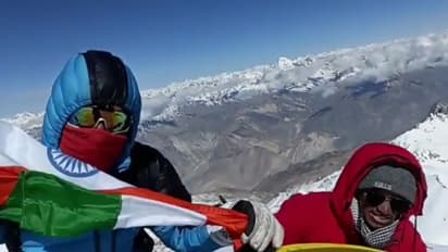 லியோபுர்கில் மலையில் ஏறி ஜாதவ்பூர் பல்கலைக்கழக மாணவர்கள் சாதனை!