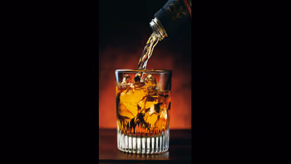 நீங்கள் விஸ்கி பிரியரா? குளிர்ந்த நீரில் விஸ்கியை கலக்கக்கூடாது தெரியுமா?