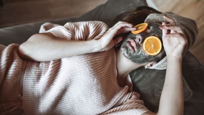 മുഖത്തെ ചുളിവുകള്‍ മുതല്‍ കറുത്ത പാടുകള്‍ വരെ മാറും;  പരീക്ഷിക്കാം പഴങ്ങള്‍ കൊണ്ടുള്ള ഈ ഫേസ് പാക്കുകള്‍...